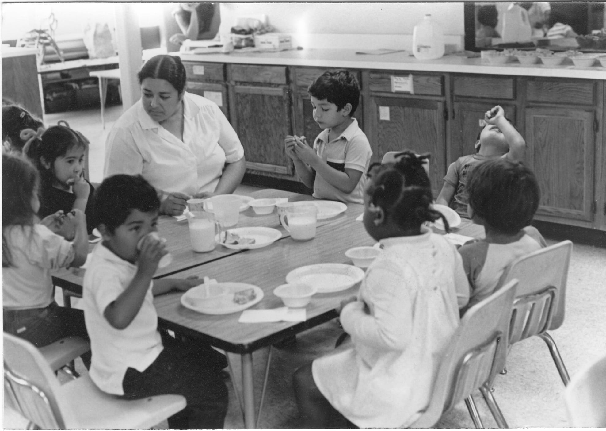 B20 Teacher La At Snack Table